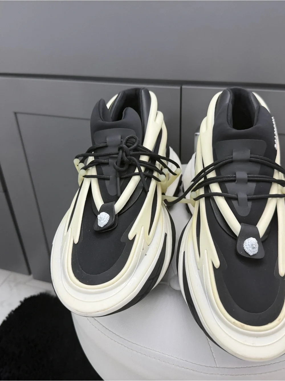 Balmain Men’s Black and Cream Sculpted Lace-Up Sneakers